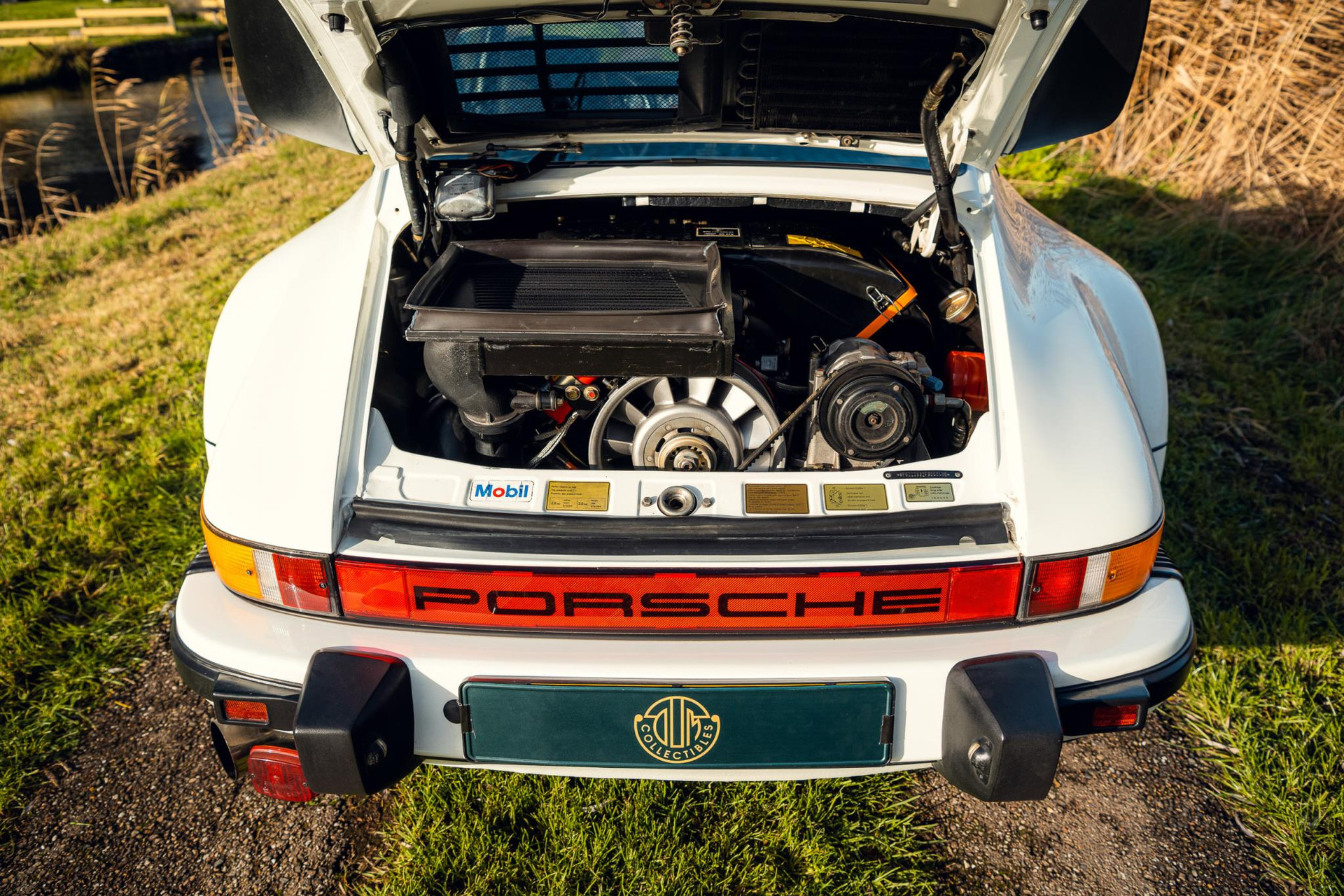 Porsche 911 930 3.3 Turbo Coupé 1985 grand prix weiß 19
