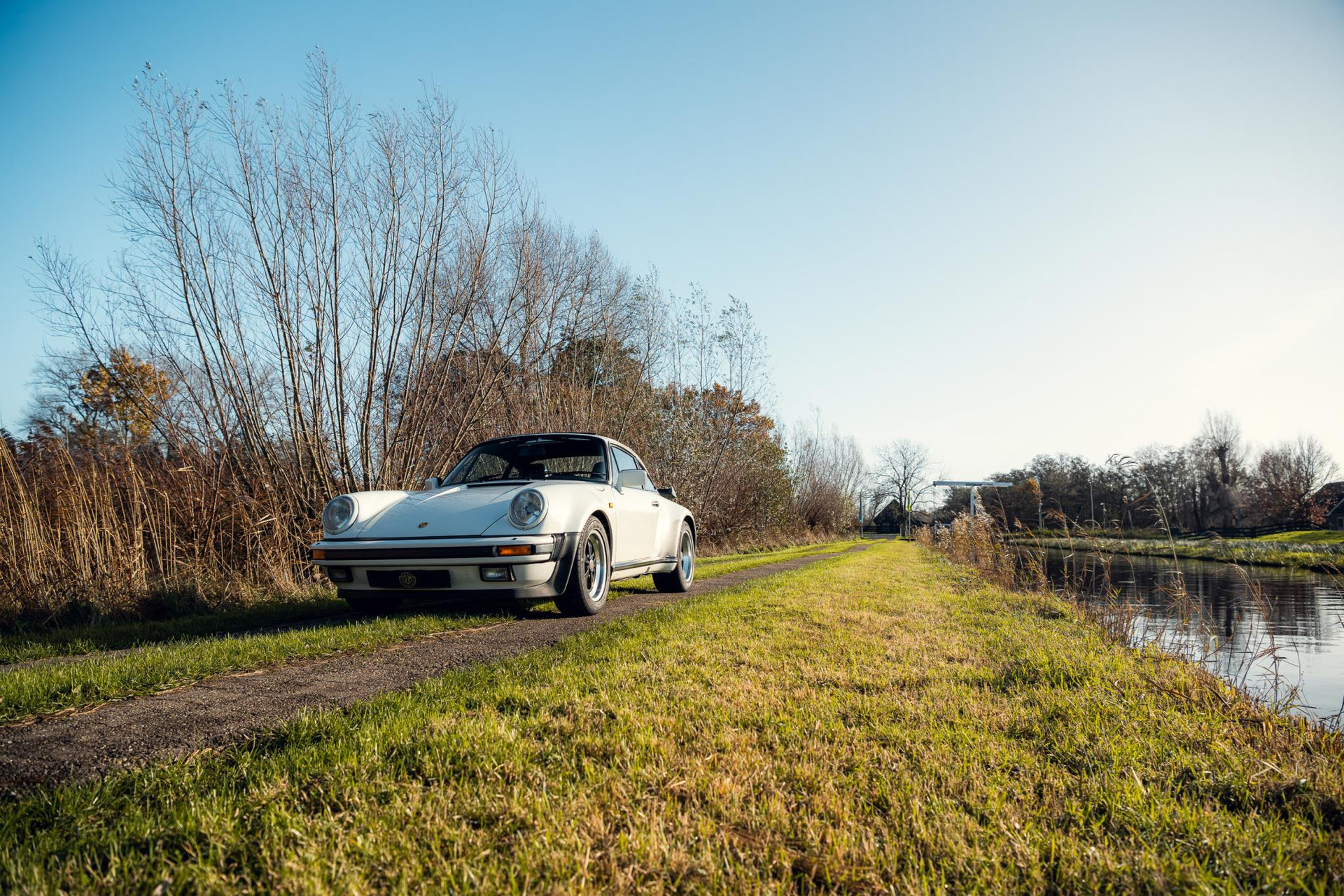 Porsche 911 930 3.3 Turbo Coupé 1985 grand prix weiß 50