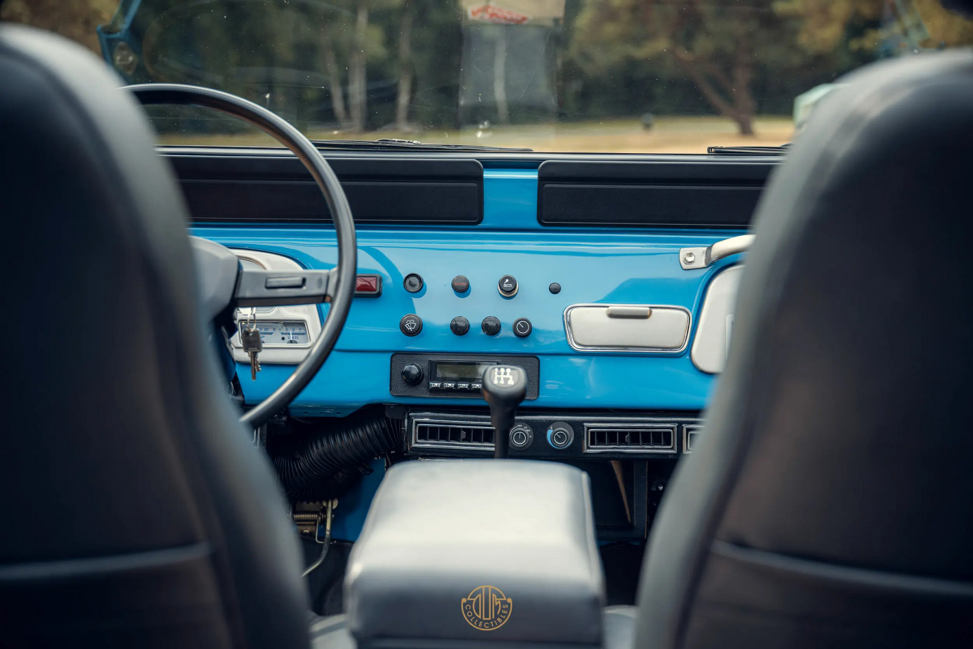 Toyota Land Cruiser hardtop FJ40 Restomod 1982 Sky Blue 85