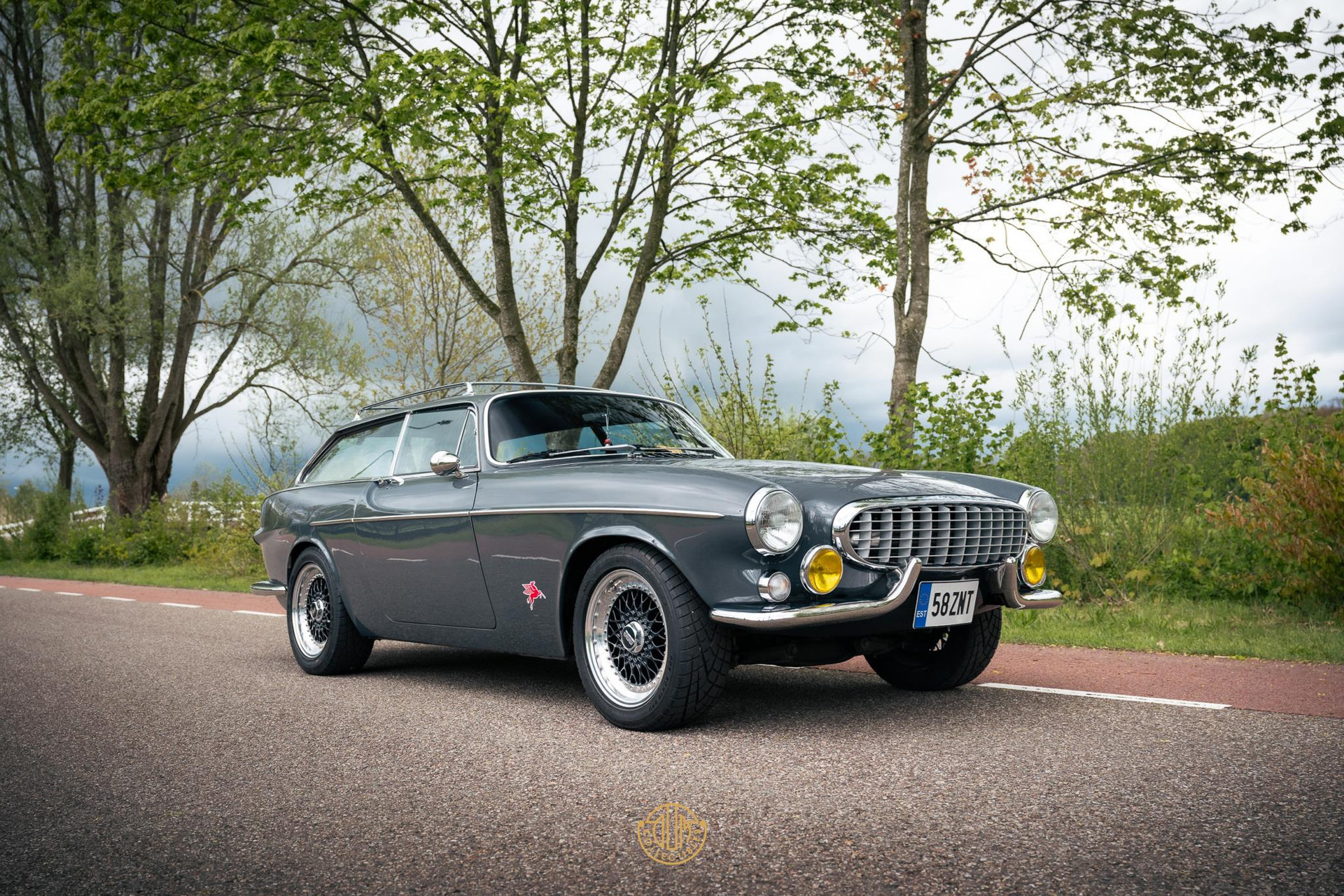 Volvo P1800 ES Restomod 1972 Nardo Grey 1